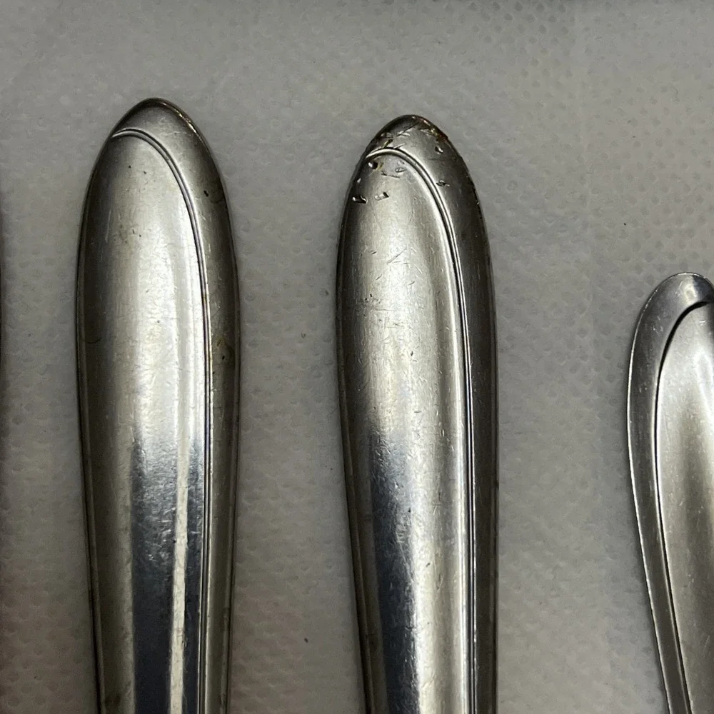 Oneida Stainless Sand Dune 38 Pieces Knives Forks Spoons Ladle Serving Spoon